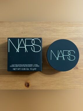NARS LIGHT REFLECTING SETTING POWDER In Translucent Crystal